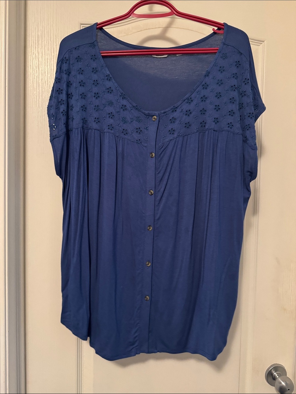 Reitmans Blue Eyelet Button-Front Short Sleeve Top